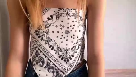 Ella online show from November 2025 06:27:01 AM