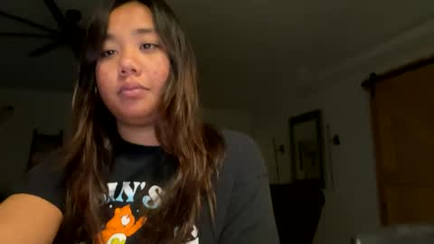 Snapshot of lovellly_ chatting on January 2025 01:37:02 AM Love online show from January 2025 01:37:02 AM