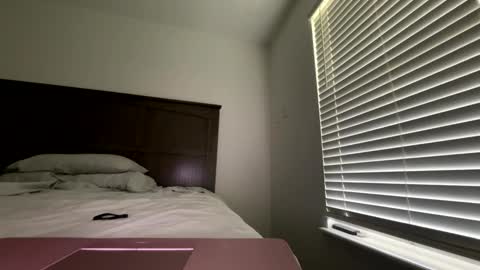 Snapshot of lovellly_ chatting on December 2025 03:29:01 PM Love online show from December 2025 03:29:01 PM