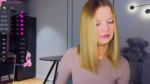 Jenny online show from September 2025 01:09:01 AM