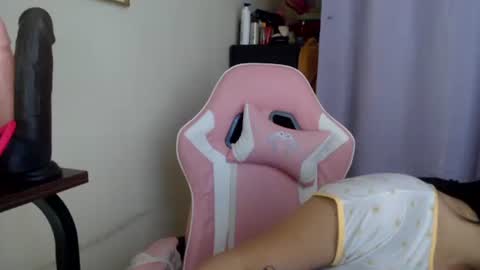 Snapshot of lovely_leah23 chatting on November 2025 03:42:02 AM lovely_leah23 online show from November 2025 03:42:02 AM