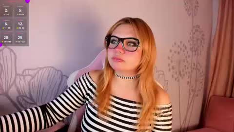 Snapshot of lovely_paris_01 chatting on July 2026 06:33:02 AM Paris Rose online show from July 2026 06:33:02 AM
