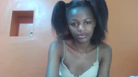 Snapshot of lovely_yvonne chatting on October 2025 10:59:01 AM Lovely yvonne online show from October 2025 10:59:01 AM