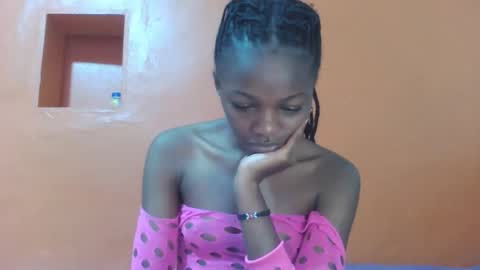 Snapshot of lovely_yvonne chatting on November 2025 12:37:02 PM Lovely yvonne online show from November 2025 12:37:02 PM