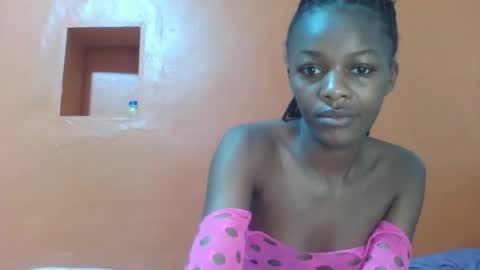 Snapshot of lovely_yvonne chatting on November 2025 02:06:02 PM Lovely yvonne online show from November 2025 02:06:02 PM