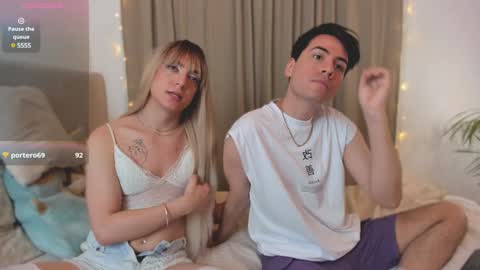 Snapshot of lovelyalison_ chatting on December 2024 01:08:01 AM Alison and Kylian online show from December 2024 01:08:01 AM