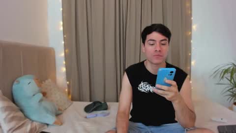 Snapshot of lovelyalison_ chatting on December 2024 01:27:01 AM Alison and Kylian online show from December 2024 01:27:01 AM