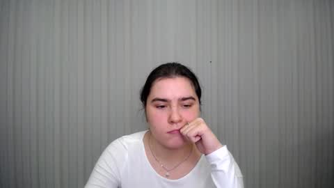 Snapshot of lovelyangel_xx chatting on December 2024 12:27:02 PM lovelyangel_xx online show from December 2024 12:27:02 PM