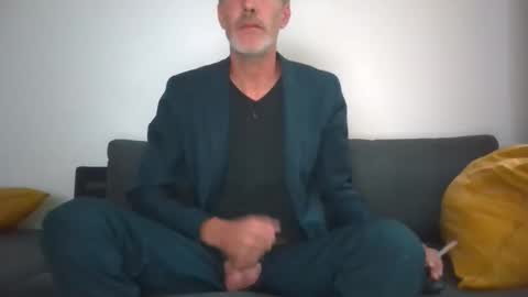 Snapshot of lovelybigcockgentleman chatting on September 2025 06:07:01 PM Max online show from September 2025 06:07:01 PM