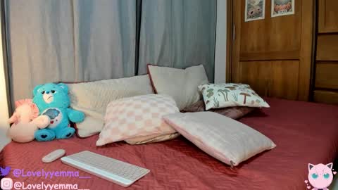 Snapshot of lovelyemma__ chatting on December 2025 04:51:01 AM online show from December 2025 04:51:01 AM