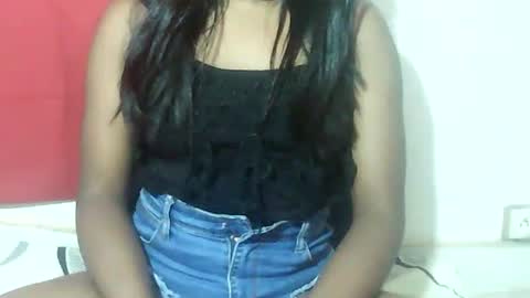 lovelylarra online show from January 2026 07:45:01 AM