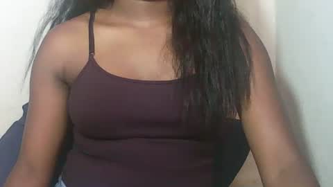 lovelylarra online show from February 2026 12:45:02 PM