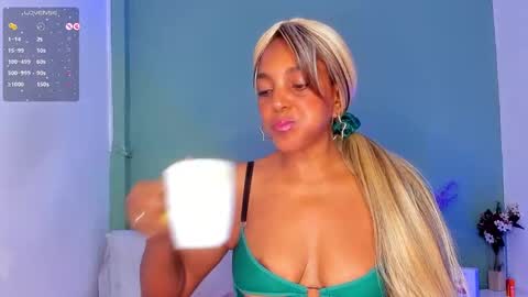 Snapshot of lovelynickyy chatting on January 2025 12:43:01 PM Nicky online show from January 2025 12:43:01 PM