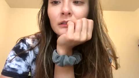 Queen Aria  online show from October 2025 06:35:02 PM