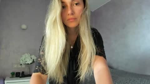 Snapshot of lovelyrose135 chatting on April 2026 10:52:01 AM Lovely Rose online show from April 2026 10:52:01 AM