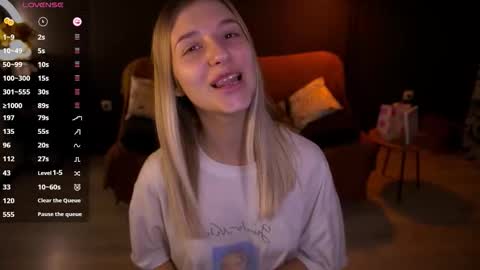 Anna online show from October 2025 06:30:02 PM