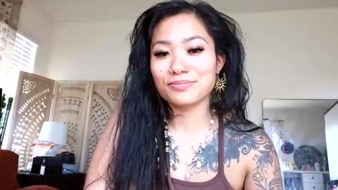 lovelyxmacii online show from May 2026 10:52:02 PM