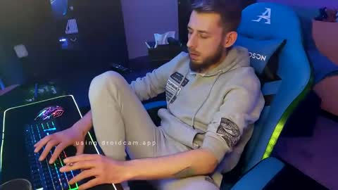 Snapshot of loverboy89hh chatting on January 2025 06:02:01 PM LoverBoy89HH online show from January 2025 06:02:01 PM