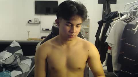 Snapshot of loverboyph04 chatting on October 2025 04:46:02 AM loverboyph04 online show from October 2025 04:46:02 AM