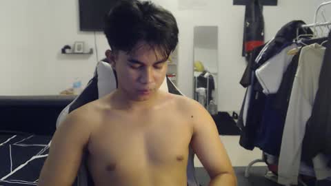 Snapshot of loverboyph04 chatting on November 2025 12:54:02 AM loverboyph04 online show from November 2025 12:54:02 AM