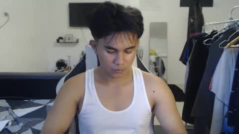 Snapshot of loverboyph04 chatting on December 2025 01:35:02 AM loverboyph04 online show from December 2025 01:35:02 AM