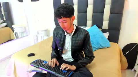 loverisu online show from February 2025 08:19:02 PM