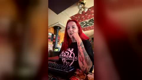 Snapshot of loversinadangeroustime2024 chatting on July 2026 08:51:01 PM Drake Sara online show from July 2026 08:51:01 PM