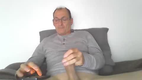 Snapshot of loves_to_cum2022 chatting on October 2025 07:36:02 AM lovs2cum4u online show from October 2025 07:36:02 AM