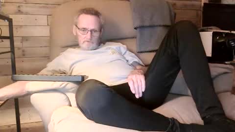 Snapshot of lovesex6565 chatting on April 2026 11:38:01 PM just here to have fun and cum online show from April 2026 11:38:01 PM