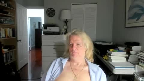 Snapshot of lovestylistwomen chatting on April 2026 01:58:01 AM Michael online show from April 2026 01:58:01 AM