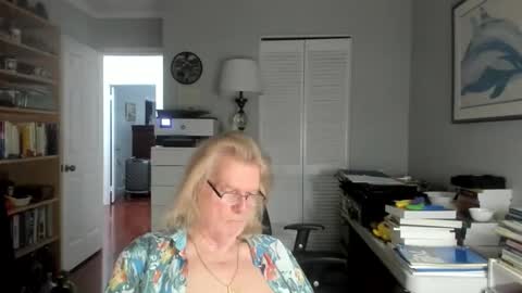 Snapshot of lovestylistwomen chatting on May 2026 06:19:02 AM Michael online show from May 2026 06:19:02 AM