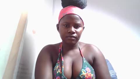 lovie_paula online show from October 2025 01:01:02 PM