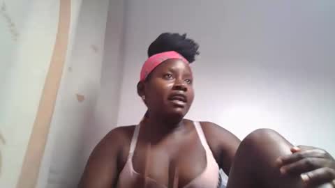 lovie_paula online show from November 2025 02:11:02 AM