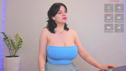Snapshot of lovlybambi chatting on October 2025 01:42:02 PM Vikkkk online show from October 2025 01:42:02 PM