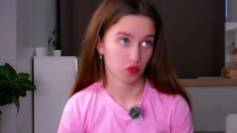 Snapshot of lowmenow chatting on April 2026 11:37:01 AM Amelia online show from April 2026 11:37:01 AM
