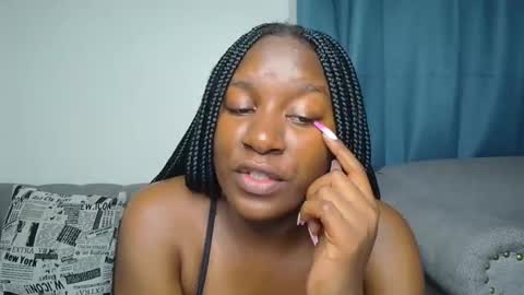 loyalcutie online show from November 2025 04:29:02 AM