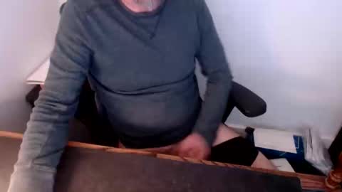 lreed090 online show from April 2026 03:25:02 PM