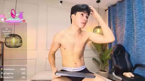 lUAN online show from November 2025 07:41:02 PM