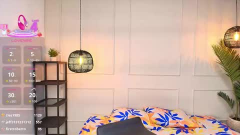 lUAN online show from November 2025 07:51:02 PM