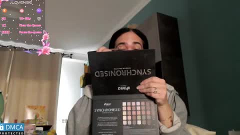 luara_ online show from May 2026 11:51:02 AM