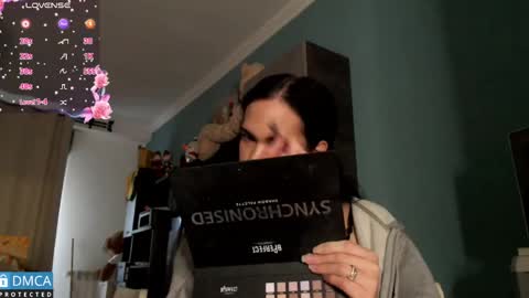 luara_ online show from May 2026 06:17:02 PM