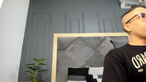 luca_morettii online show from October 2025 12:06:01 PM