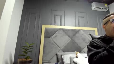 luca_morettii online show from November 2025 12:15:02 PM