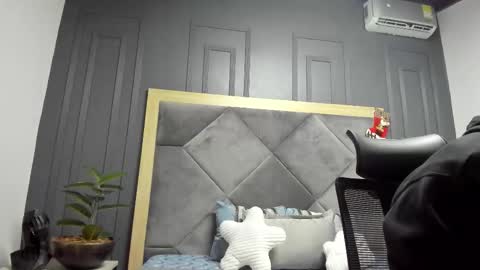 luca_morettii online show from December 2025 12:14:02 PM