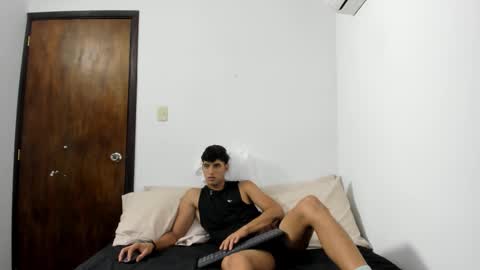 lucacosta19 online show from February 2026 05:09:02 PM