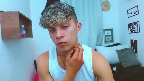 Lucas Luxx online show from November 2025 02:00:01 AM