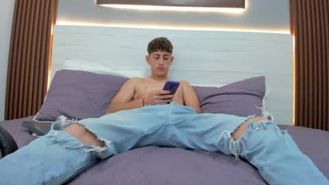 Snapshot of lucas_red chatting on June 2026 04:23:01 AM Lucas online show from June 2026 04:23:01 AM
