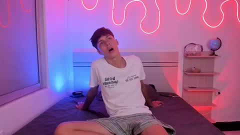 Luccas Ferreira online show from November 2025 07:25:01 PM