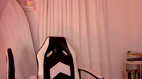 Lucia online show from January 2025 07:05:01 PM