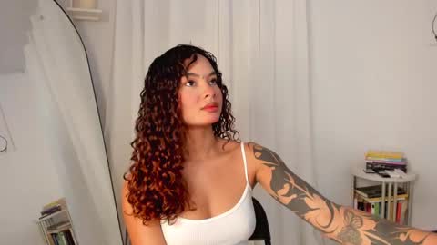 Lucia online show from March 2025 06:54:01 PM